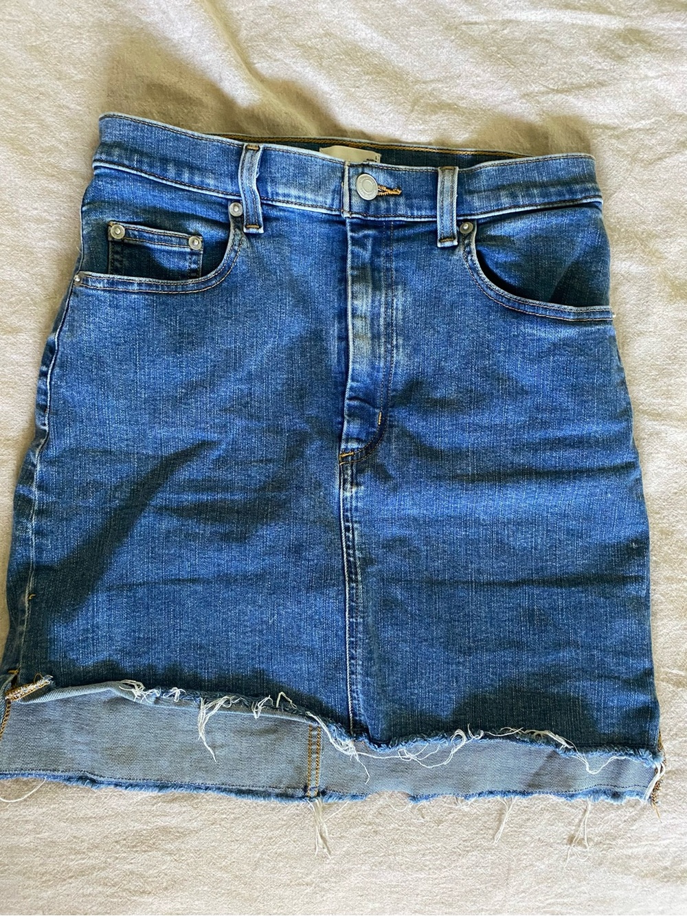 Wilfred Free stretchy denim skirt